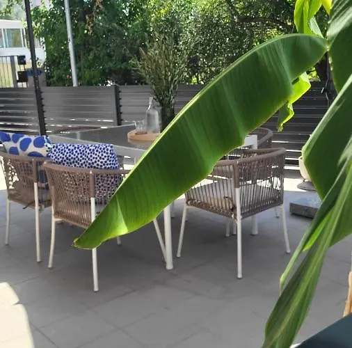 Sur La Plage Terrace Apartment